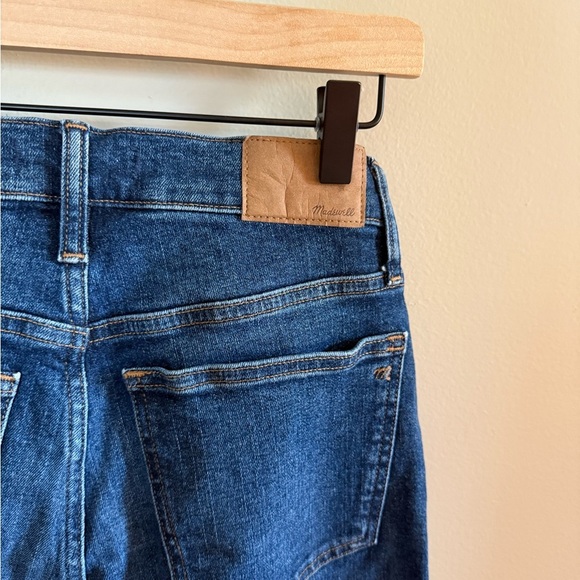 Madewell • The Petite Mid Rise Perfect Vintage Tapered Mom Dark Wash Jean - Picture 9 of 14